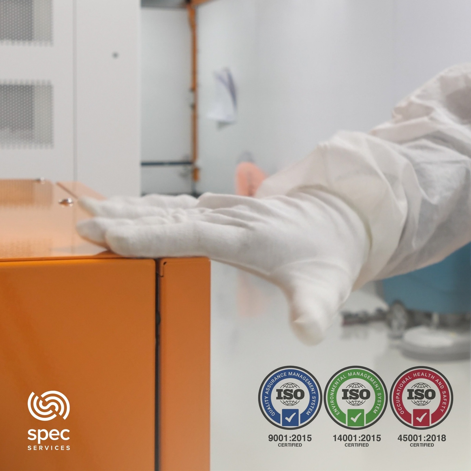 Technical cleaning and equipment handling in a data centre environment